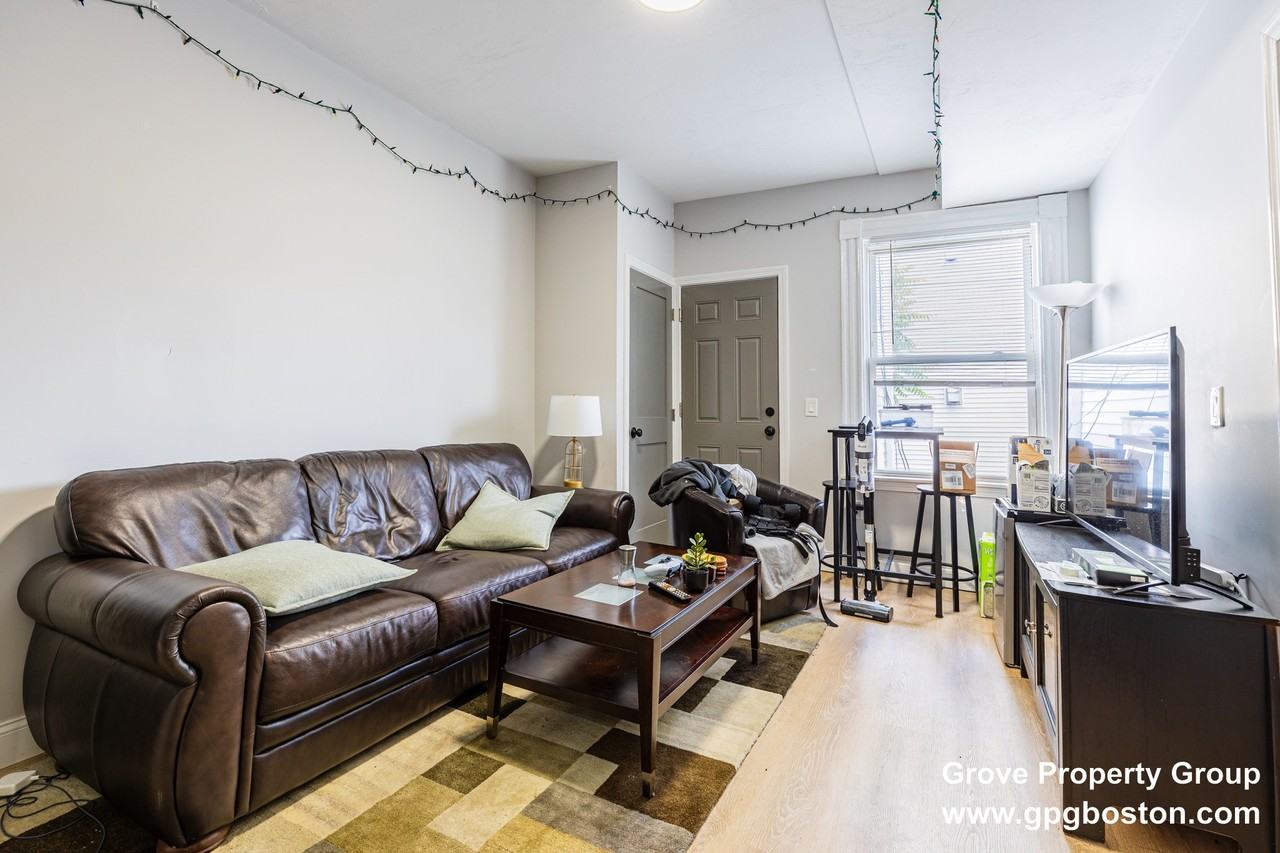 628 E 6th St #2 - Photo 2 of 20
