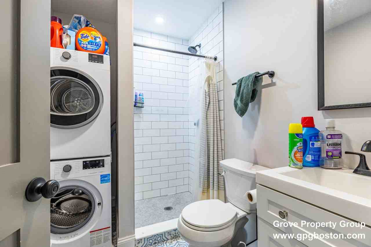628 E 6th St #2 - Photo 3 of 20