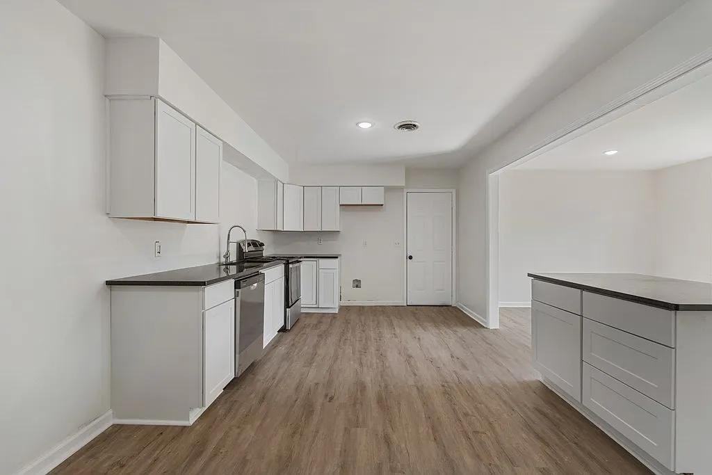 803 Lichfield Rd - Photo 2 of 18