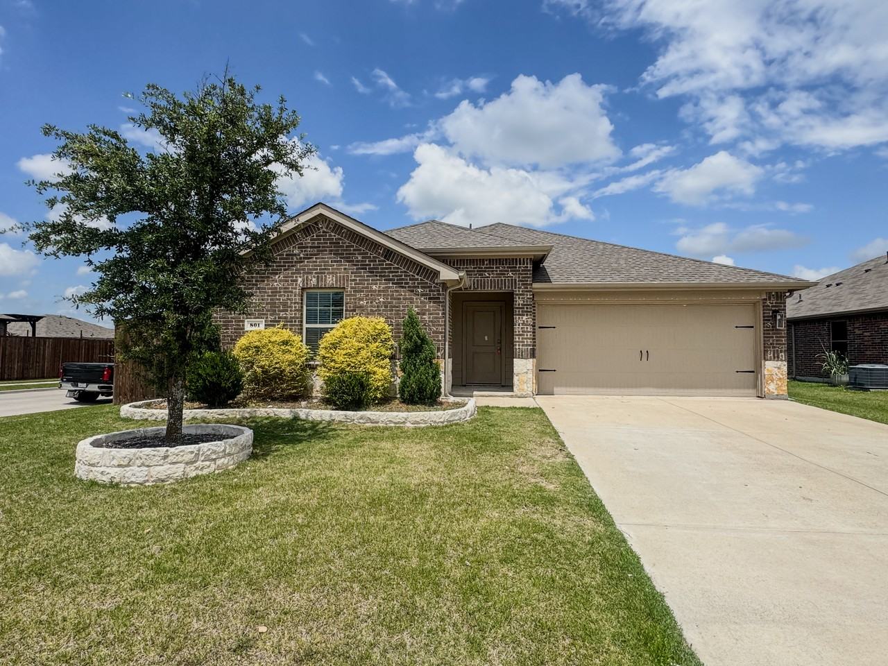 801 Meadow Creek Ln - Photo 2 of 30