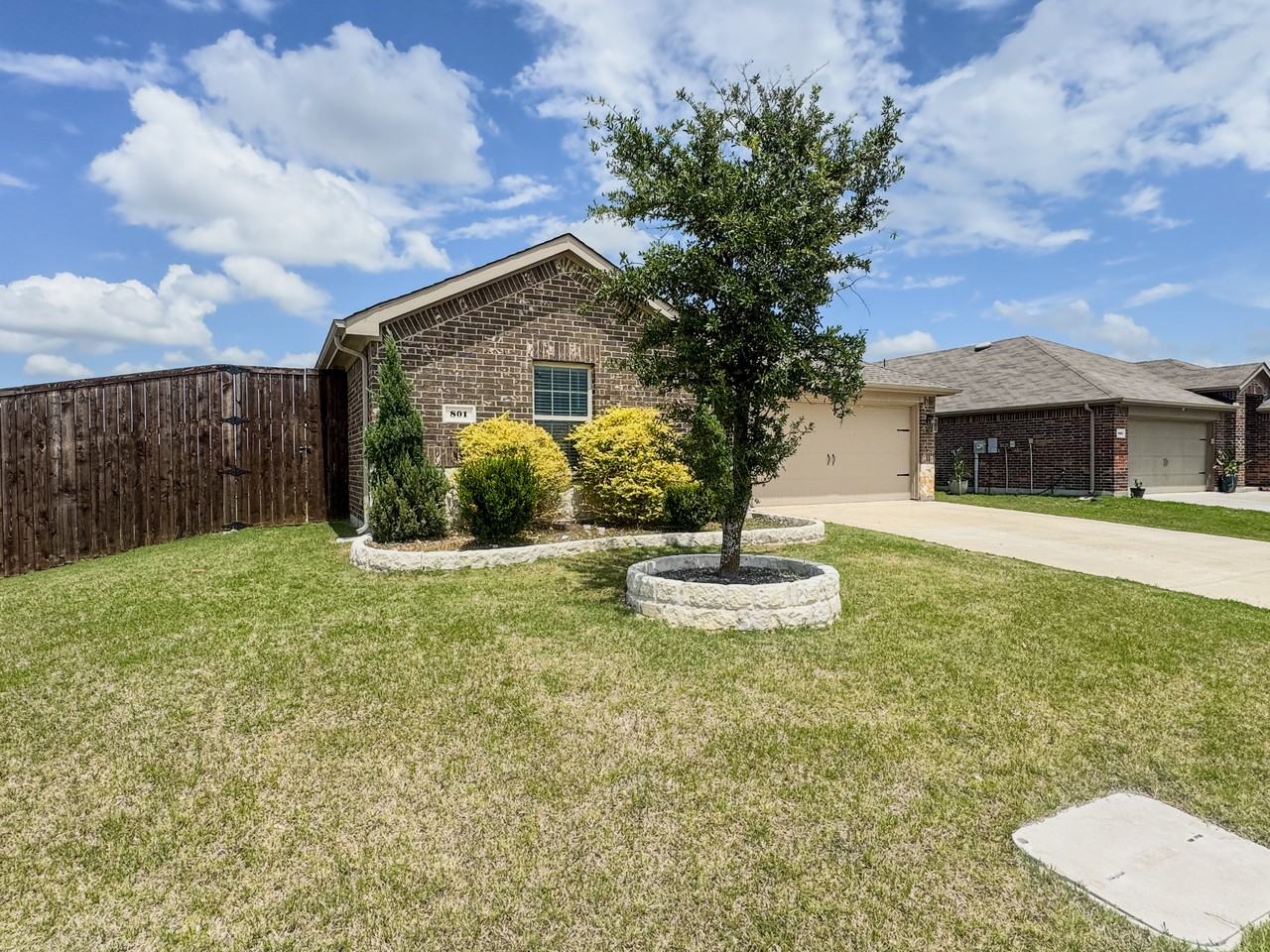 801 Meadow Creek Ln - Photo 3 of 30