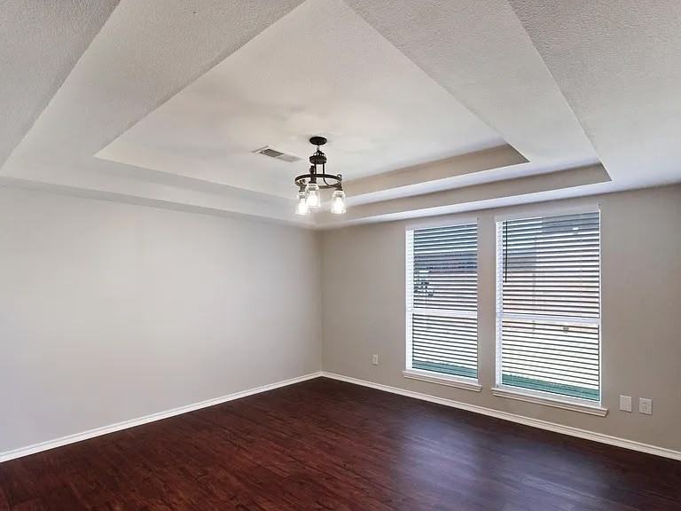 4729 Woodhaven Ln - Photo 6 of 26