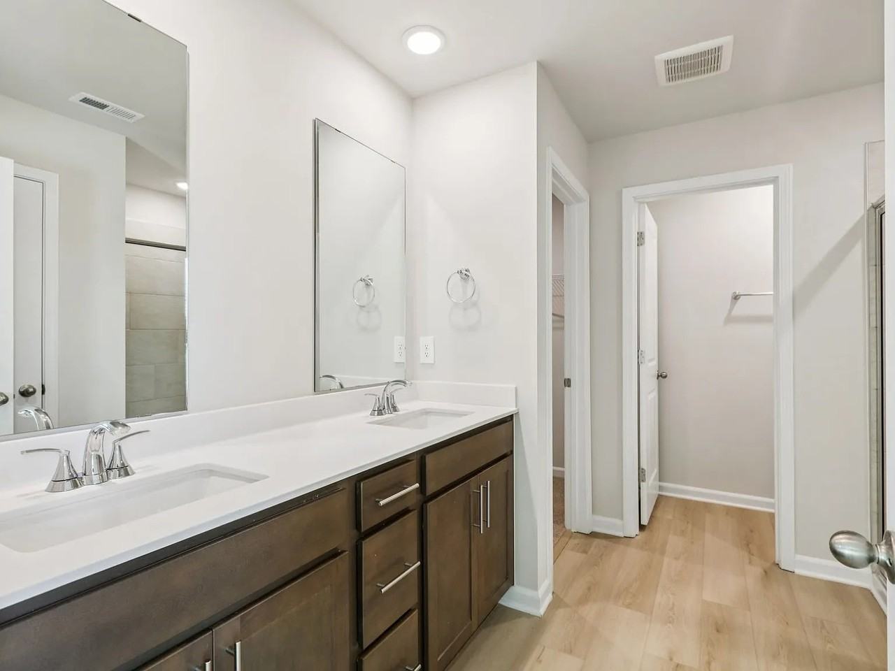 1024 Saint Lawrence Dr - Photo 5 of 14