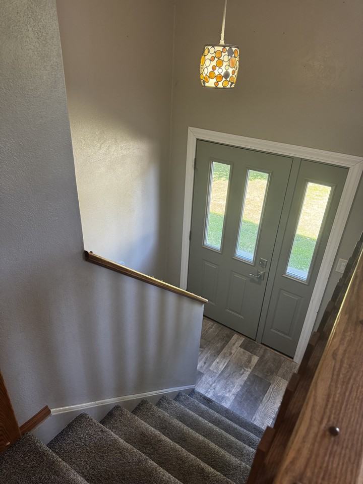 1108 N Algonquin Dr - Photo 2 of 19