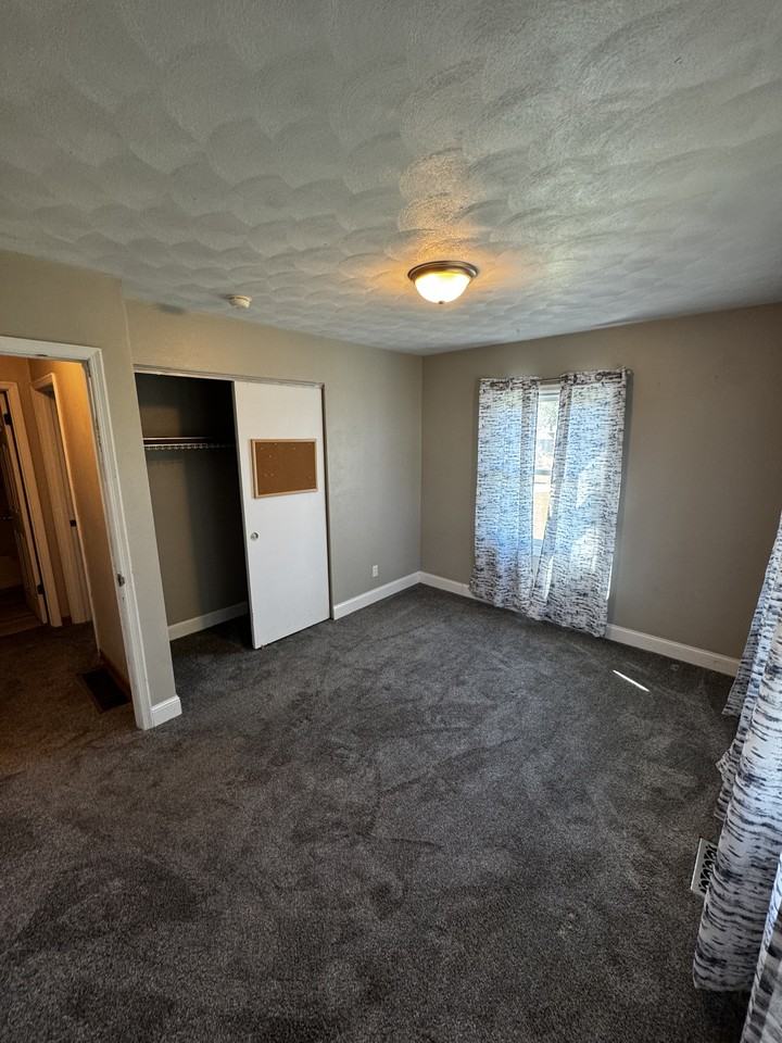 1108 N Algonquin Dr - Photo 7 of 19