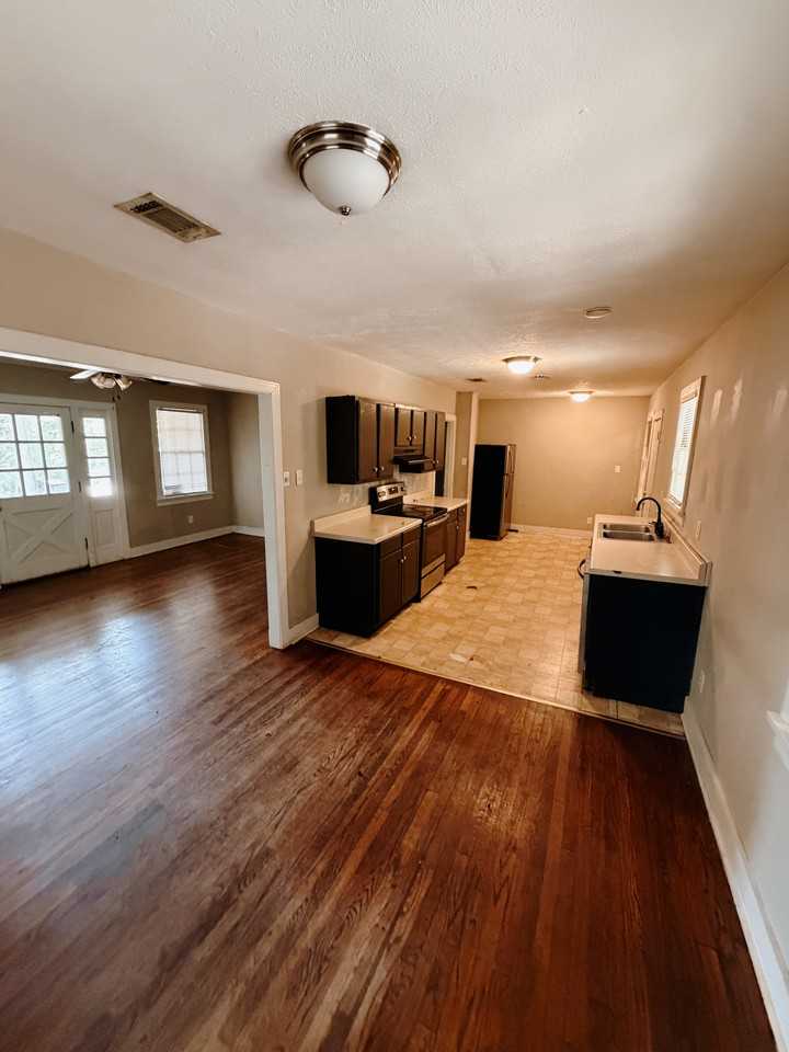 815 6th Ave N - Photo 5 of 9