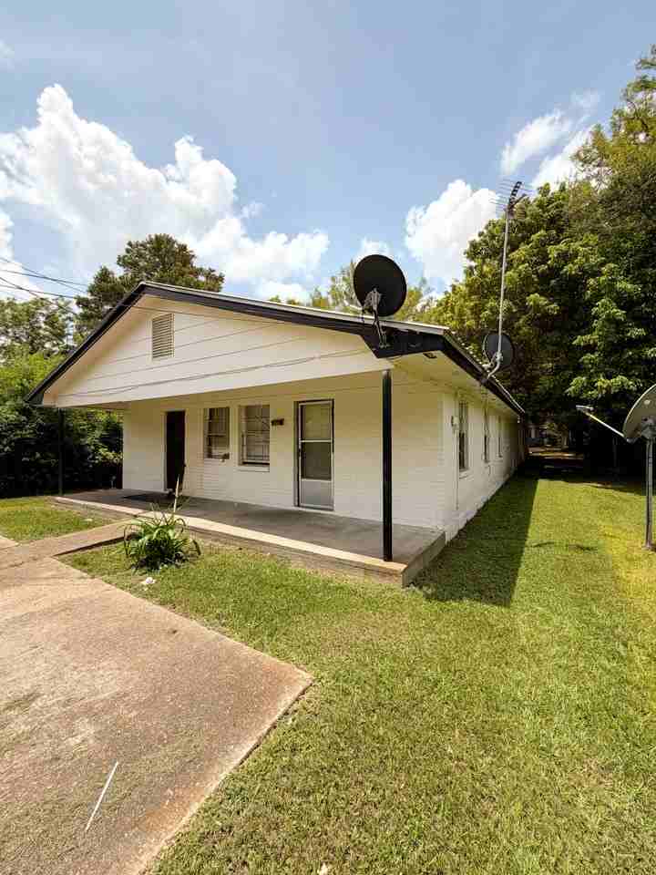 607 Peach St #609 - Photo 2 of 2