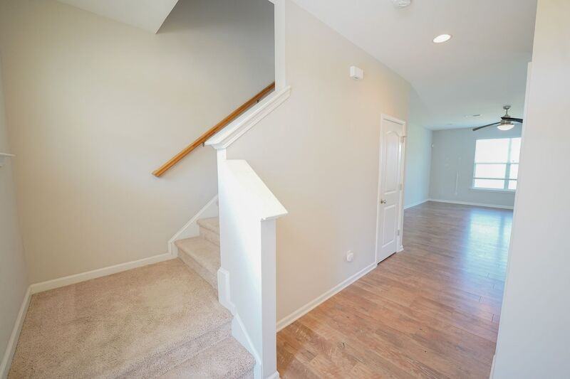 215 Shelton St - Photo 5 of 41