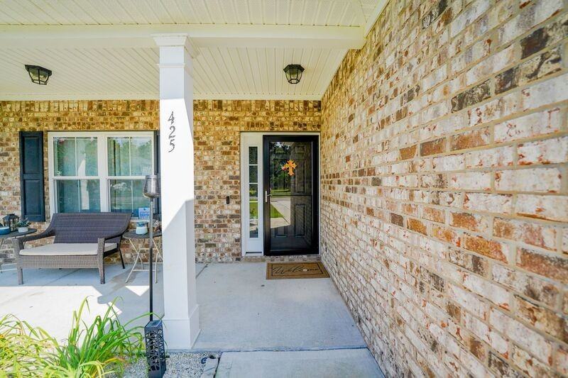 425 Wicklow Dr - Photo 3 of 30