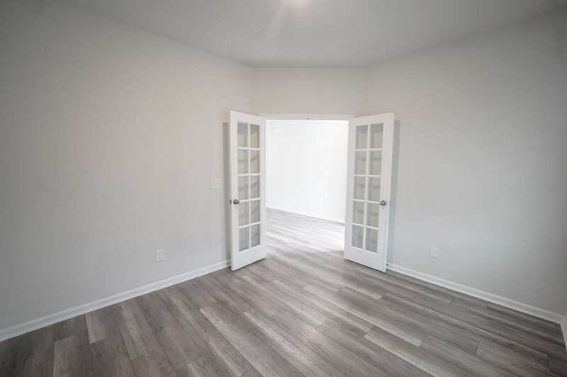 225 Lillian St - Photo 7 of 29