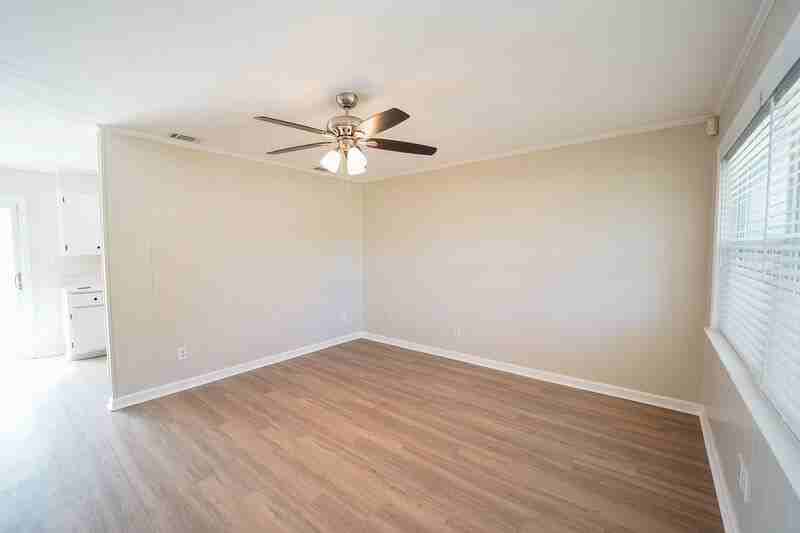 109 W 14th St - Photo 7 of 24