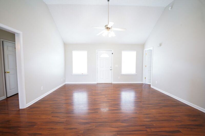 134 Mustang Dr - Photo 5 of 30