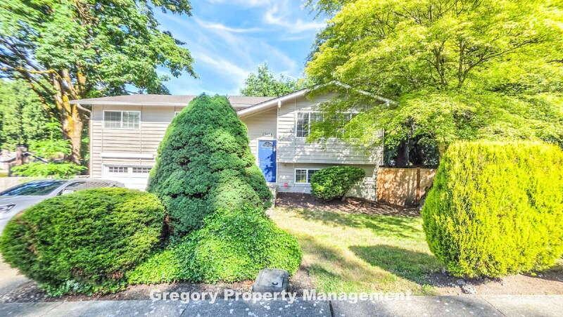 17606 Brook Blvd - Photo 2 of 31