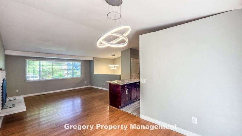 17606 Brook Blvd - Photo 5 of 31