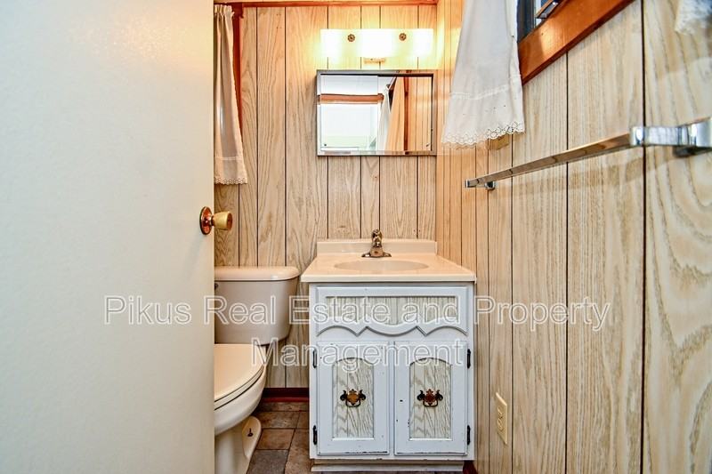 9459 Maple Ave Se - Photo 4 of 23