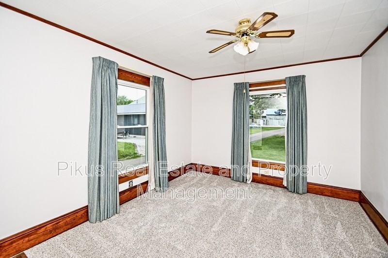 9459 Maple Ave Se - Photo 5 of 23