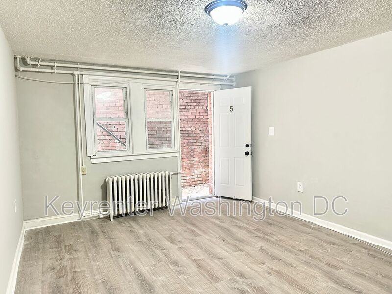 943 Bonifant St #5 - Photo 2 of 20