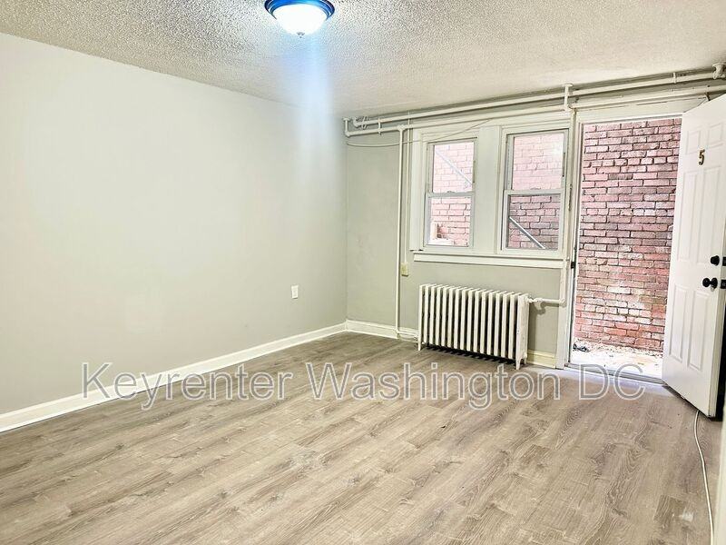 943 Bonifant St #5 - Photo 3 of 20