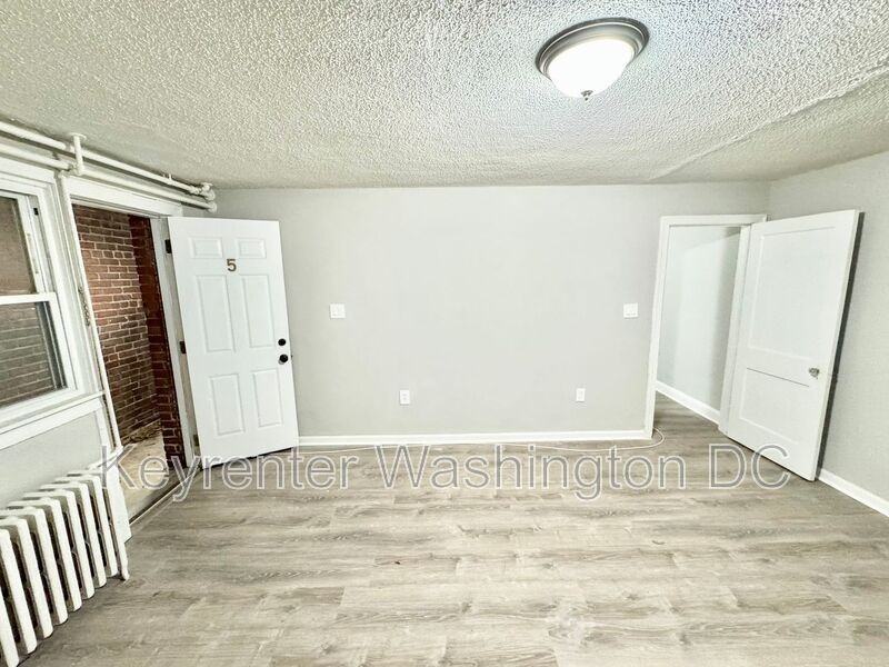 943 Bonifant St #5 - Photo 4 of 20
