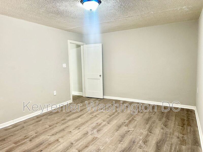 943 Bonifant St #5 - Photo 5 of 20