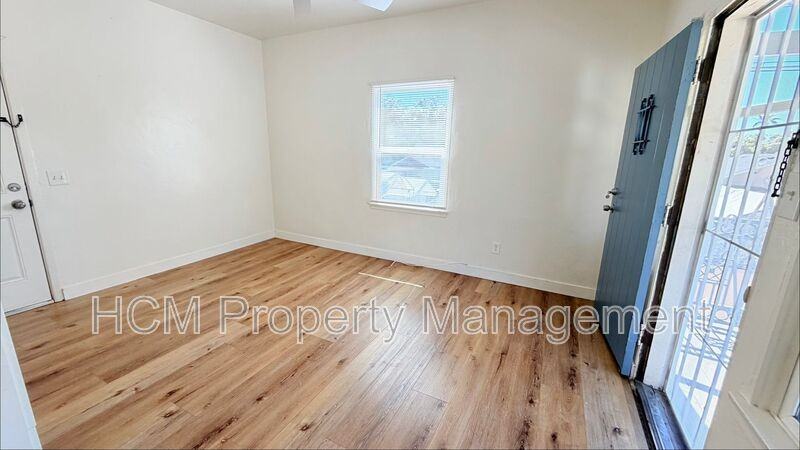 202 E Walnut St #216 - Photo 4 of 11