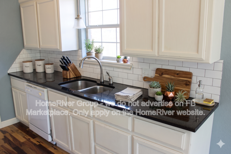 8321 Nw 84th St - Photo 4 of 18