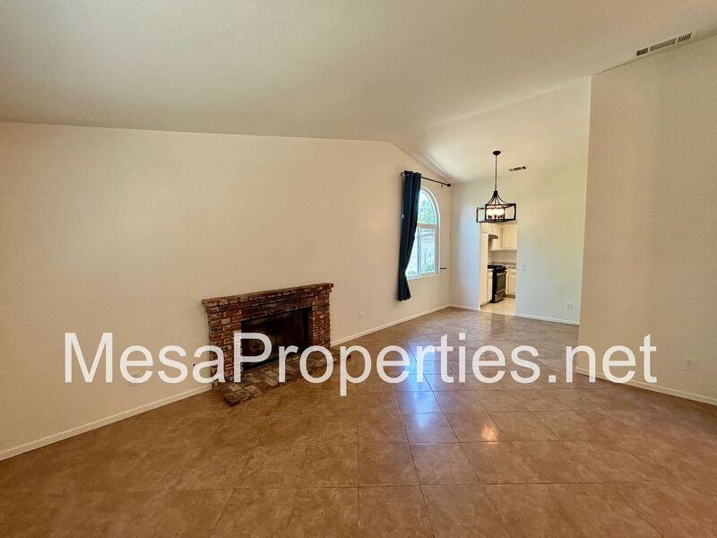 1412 Pace Ct - Photo 4 of 17