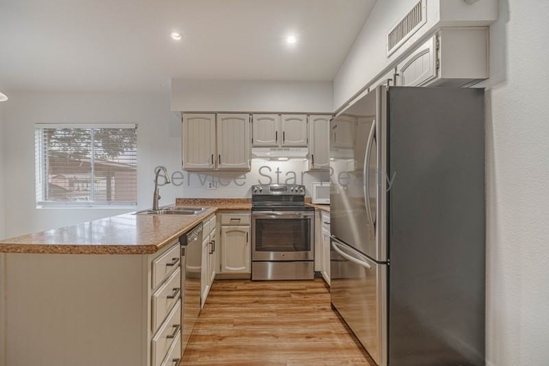 909 W Malibu Dr - Photo 6 of 21