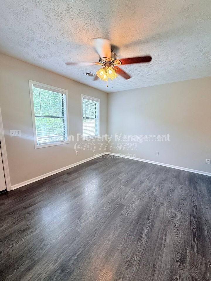 1670 Lakeside Trl - Photo 3 of 10