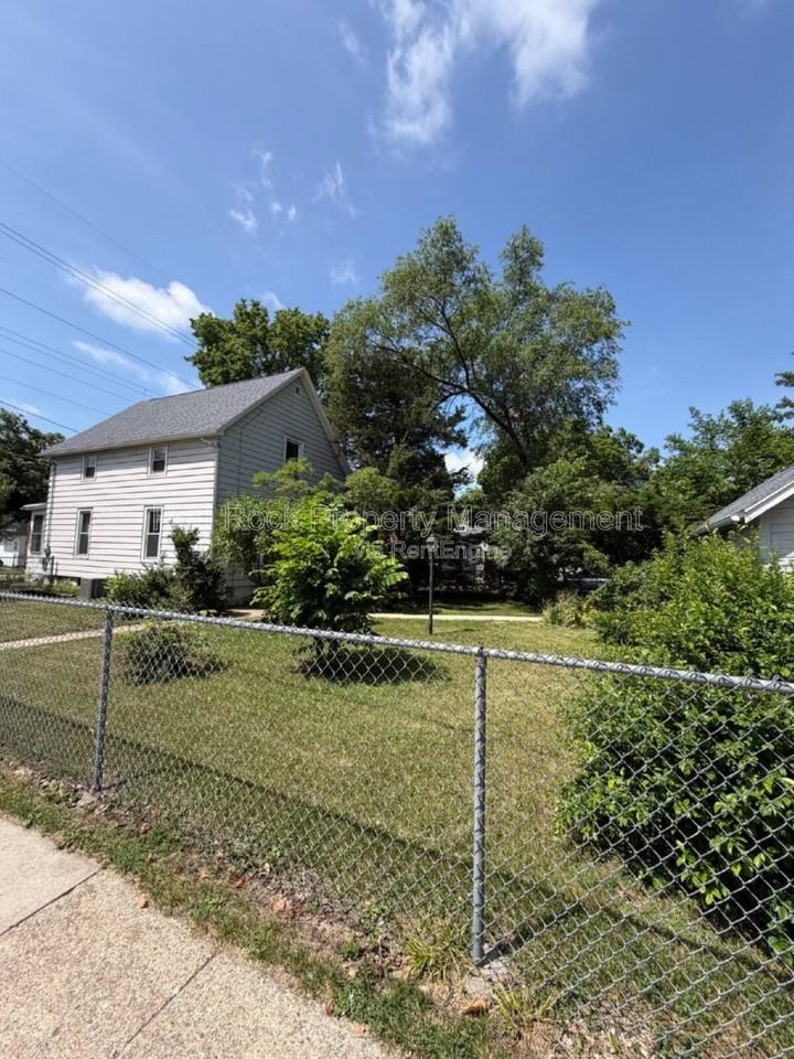 1003 Liberty Ave - Photo 2 of 10