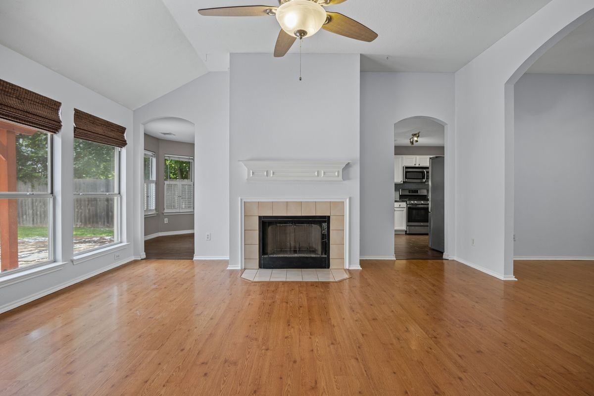 11304 Avering Ln - Photo 3 of 13