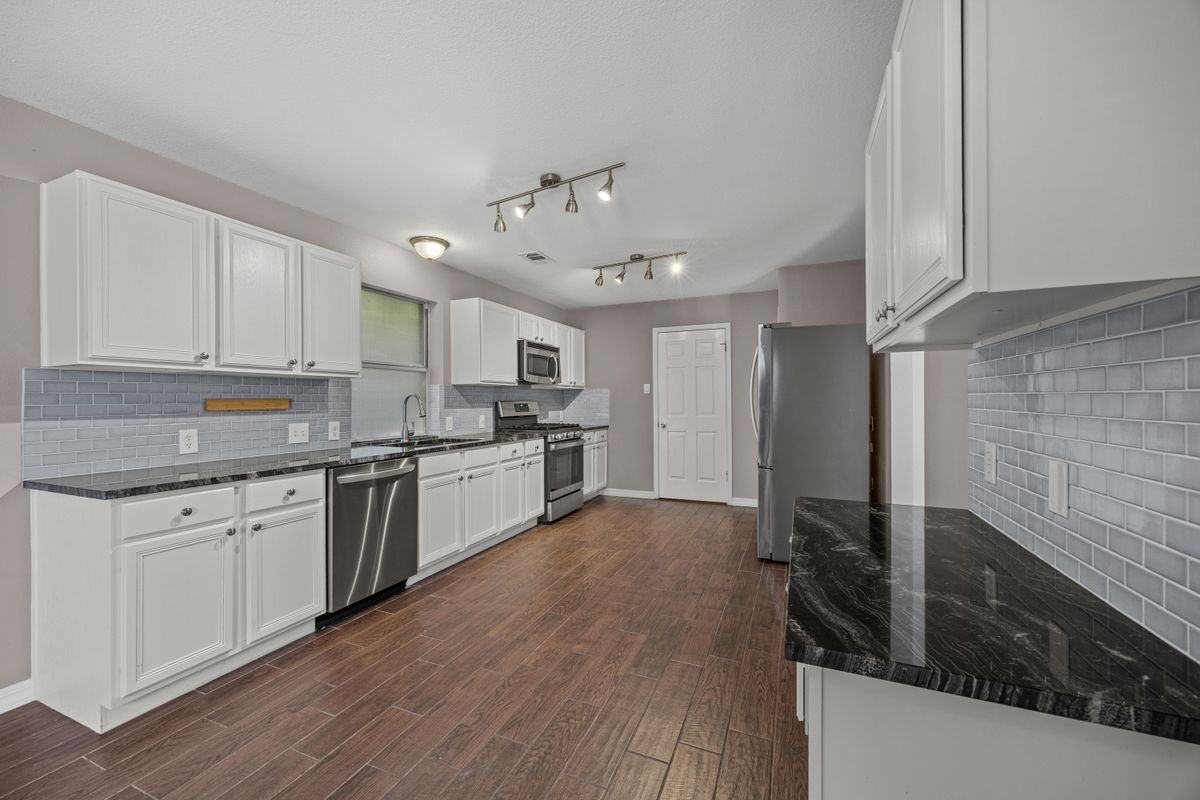 11304 Avering Ln - Photo 4 of 13