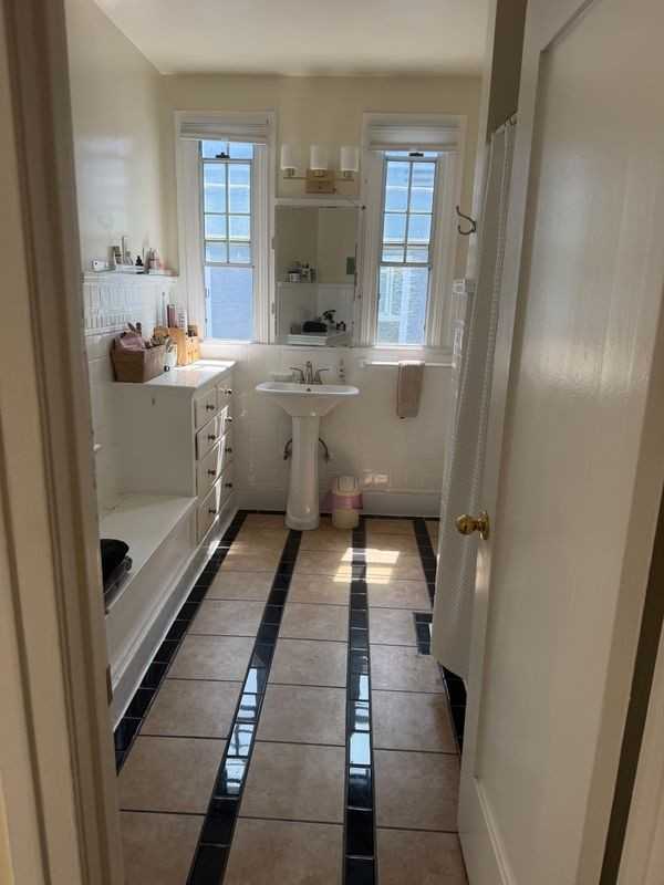 6421 W 6th St - Photo 5 of 10