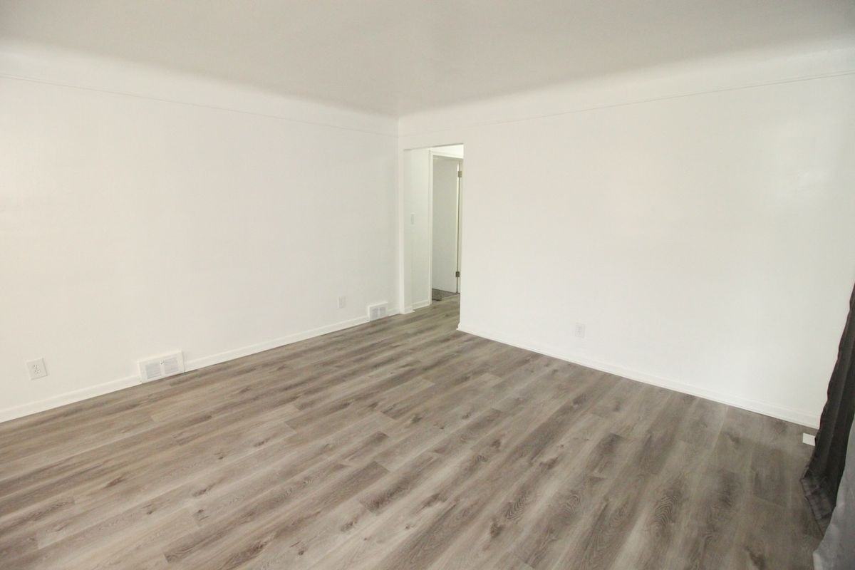18112 Justine St - Photo 2 of 14