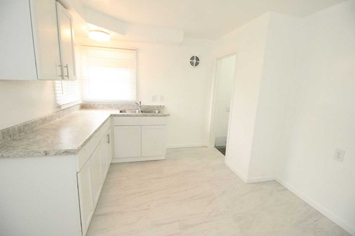18112 Justine St - Photo 5 of 14