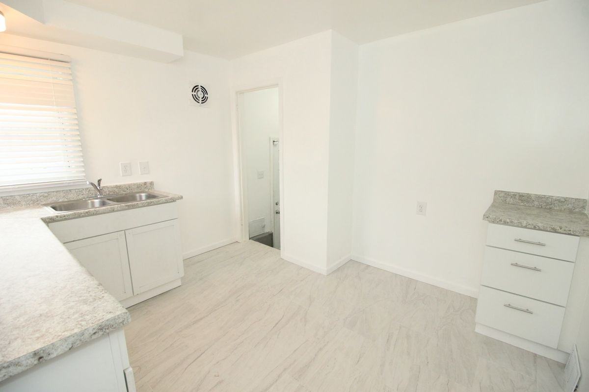 18112 Justine St - Photo 6 of 14