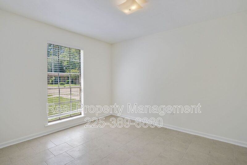 5728 Nashville Ave - Photo 4 of 10
