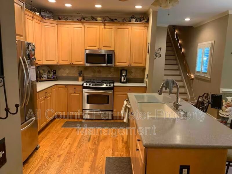 2345 Bray Ct Ne - Photo 4 of 34