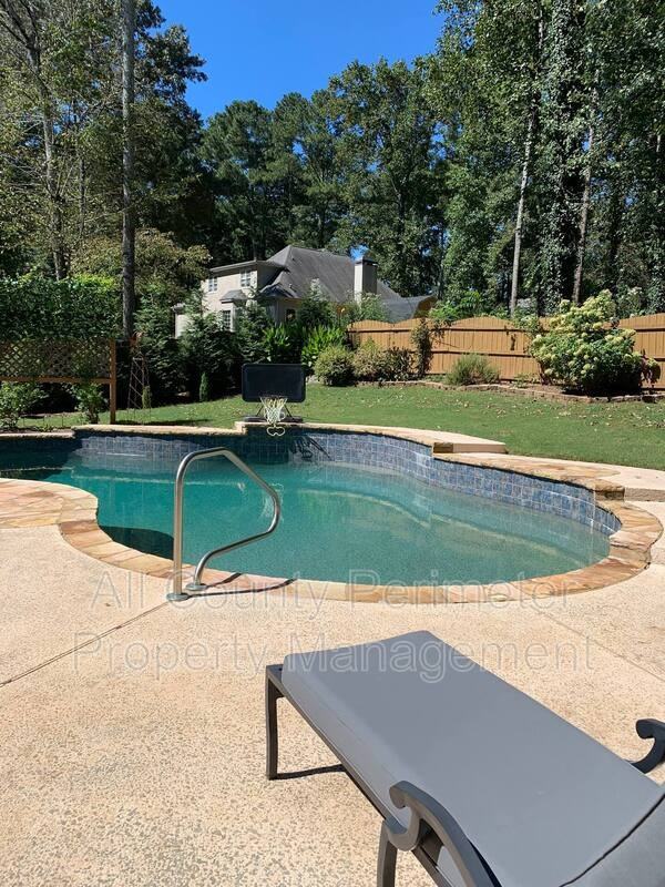 2345 Bray Ct Ne - Photo 2 of 34