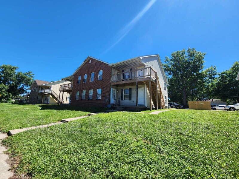 671 N 25th St - Photo 2 of 7