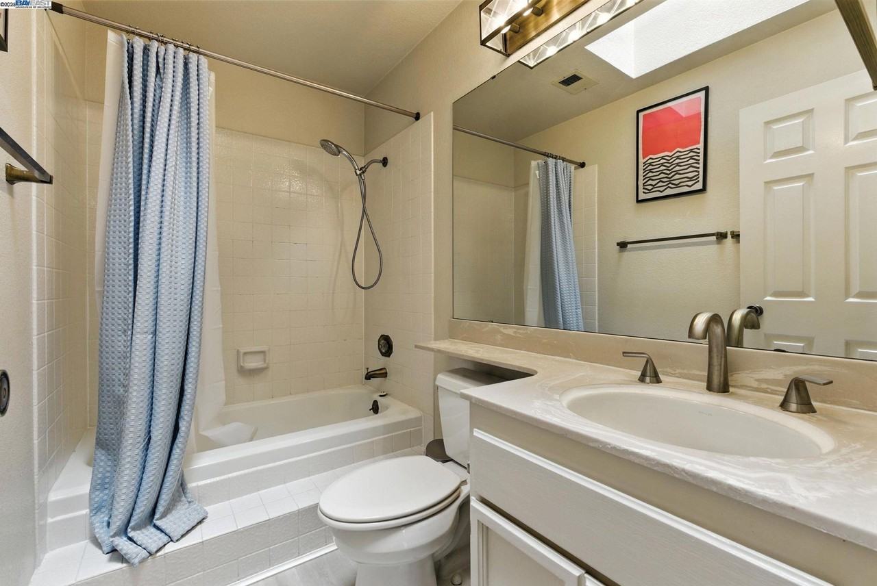 1400 Carpentier St - Photo 4 of 14