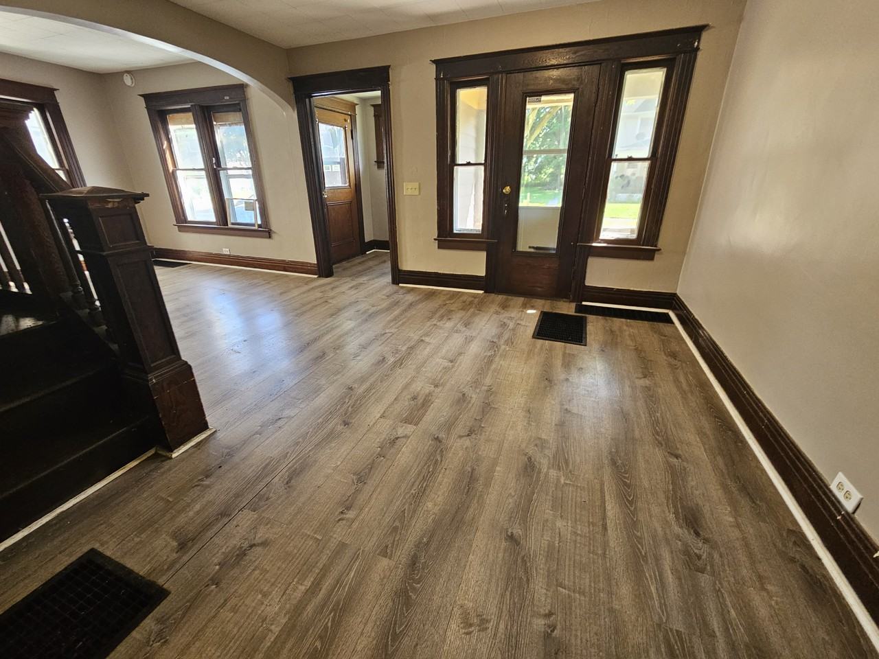 132 Anthony St - Photo 3 of 18