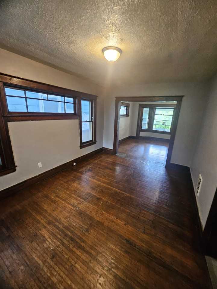 420 Rosewood Ter - Photo 2 of 11