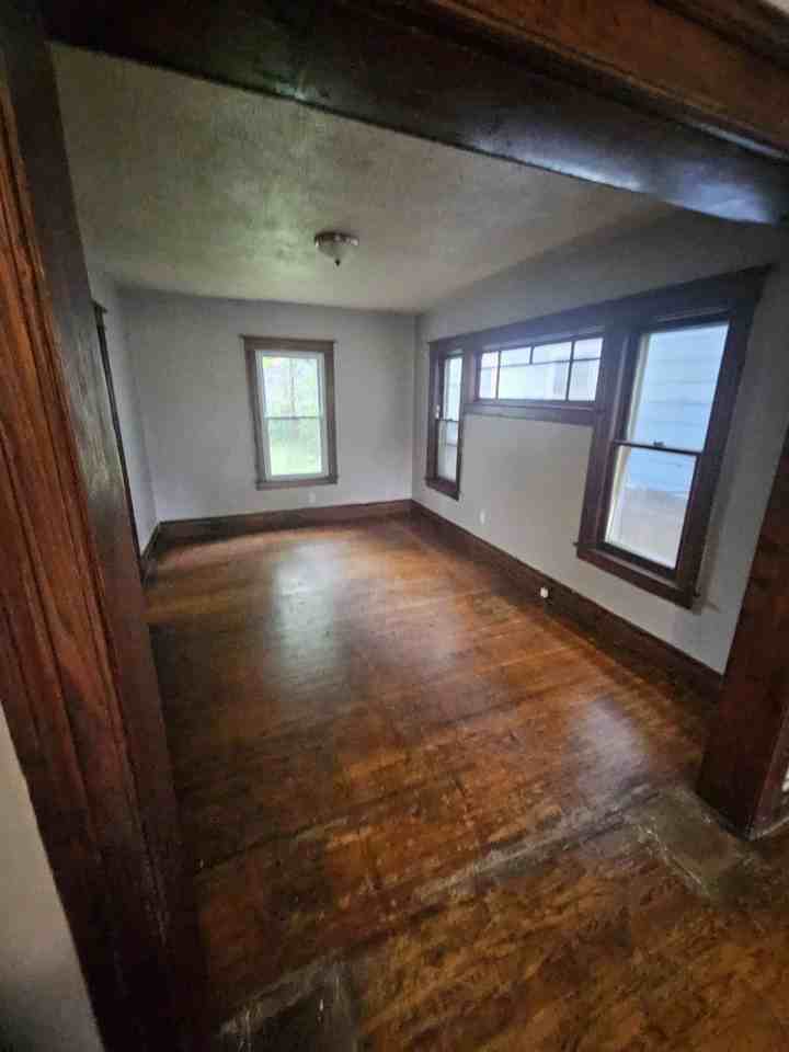 420 Rosewood Ter - Photo 3 of 11
