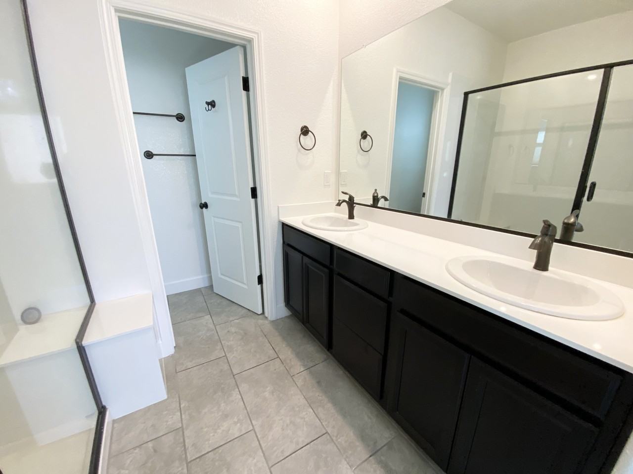 1419 Cheetah St - Photo 3 of 23