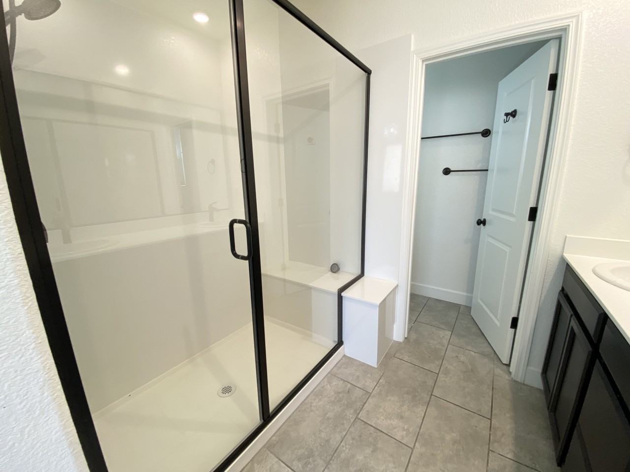 1419 Cheetah St - Photo 4 of 23