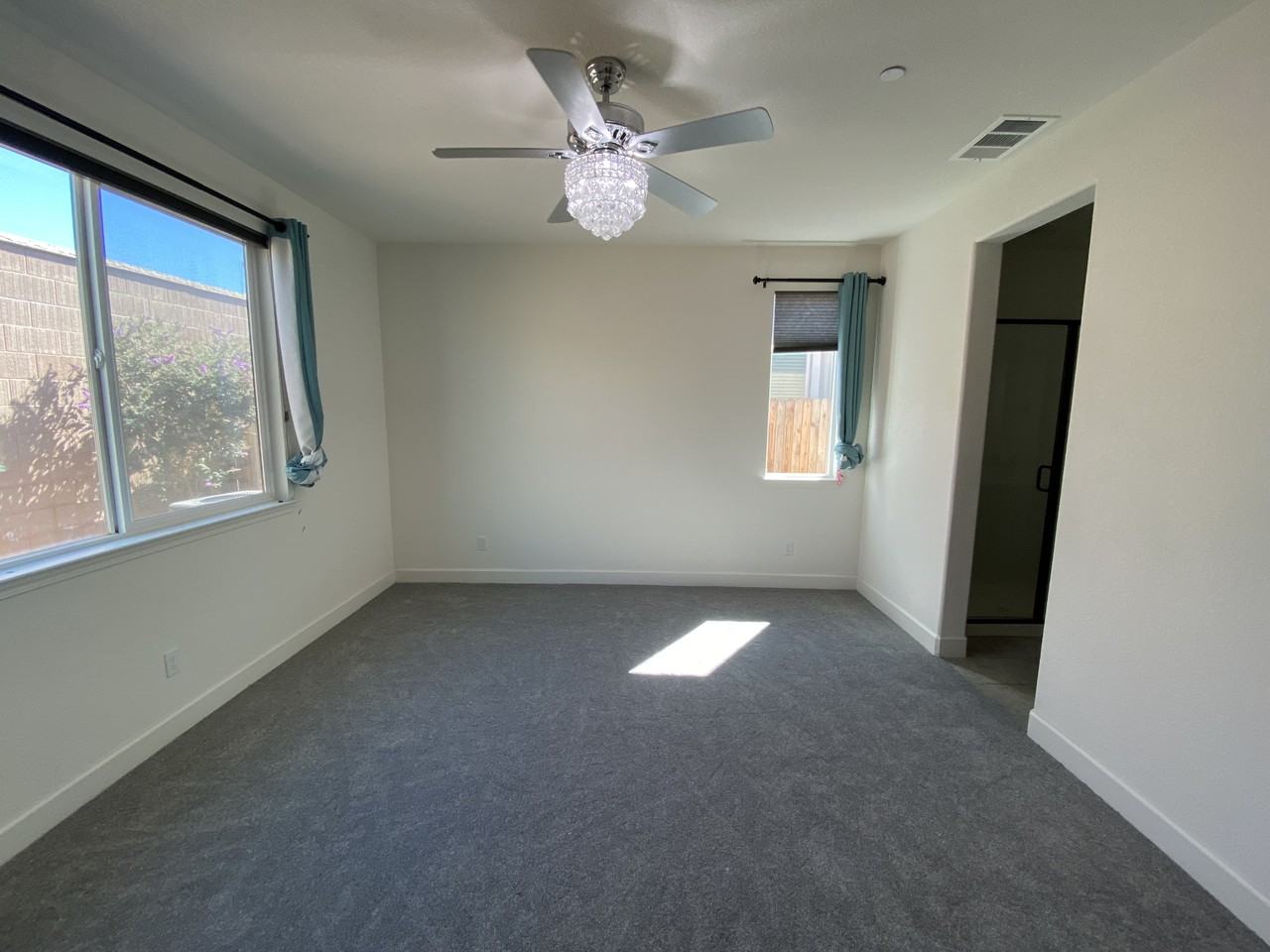 1419 Cheetah St - Photo 5 of 23