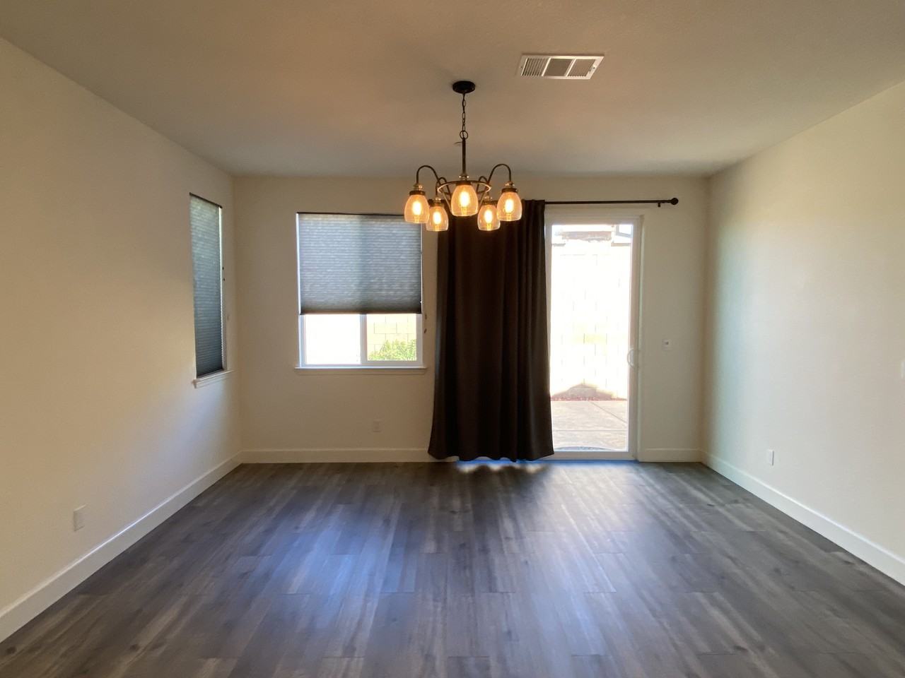 1419 Cheetah St - Photo 7 of 23