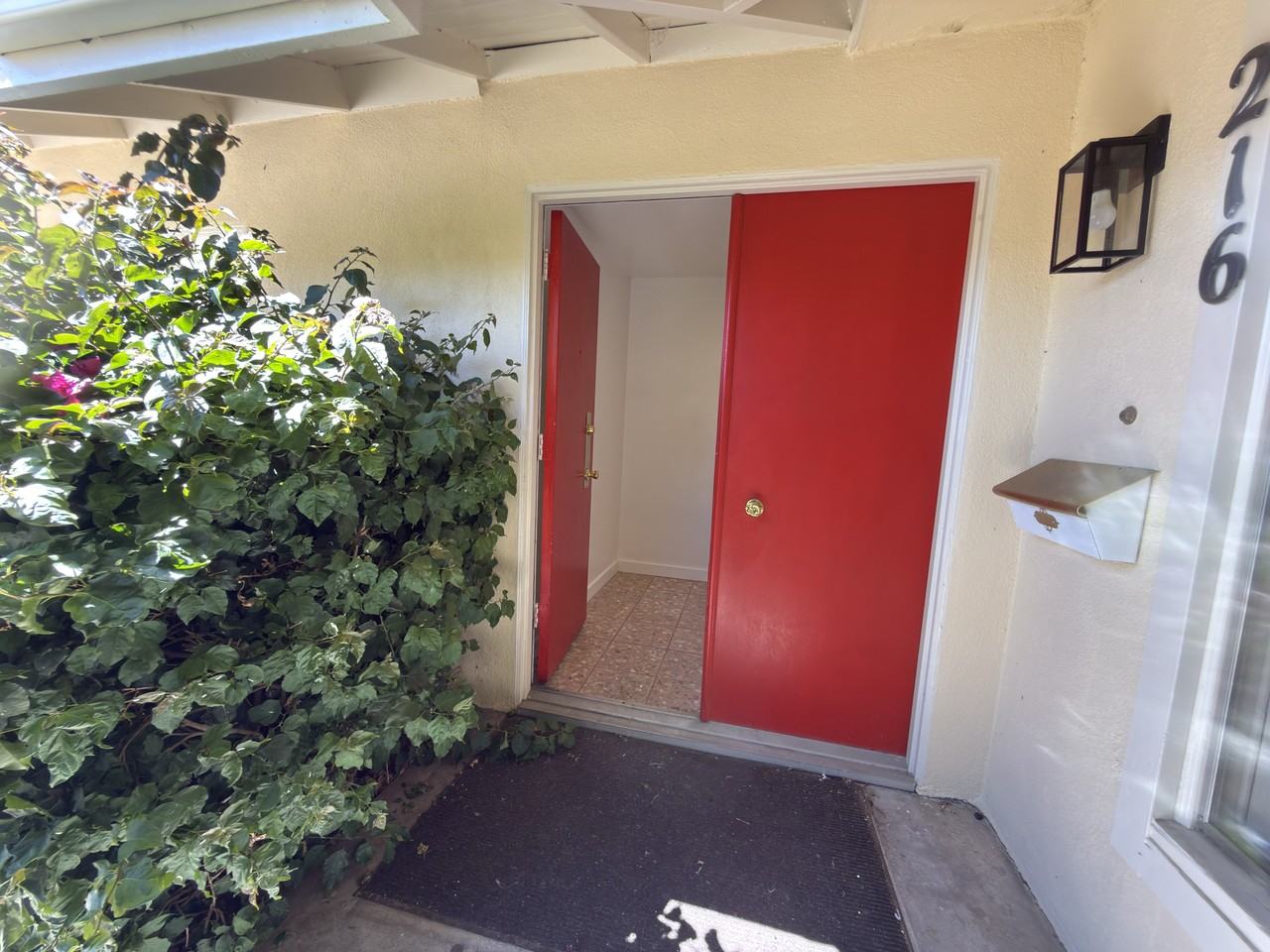 216 Princeton Pl - Photo 3 of 27