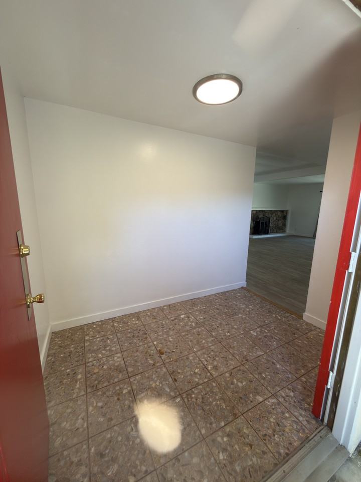 216 Princeton Pl - Photo 4 of 27